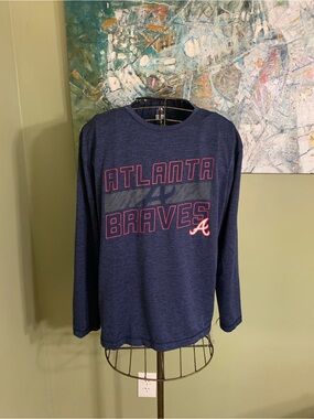 Atlanta Braves long sleeve shirt in size L.